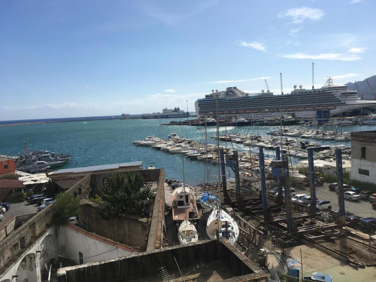 Abitare Sul Porto Hotel Salerno Exterior photo